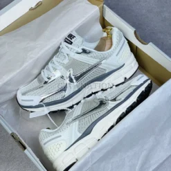 Giày Nike Zoom Vomero 5 Bạc - 2